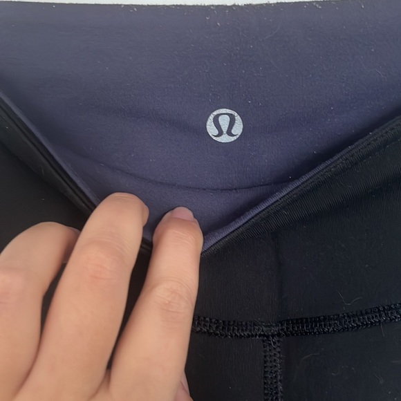 Reversible lulu crops size 4 - Picture 2 of 3